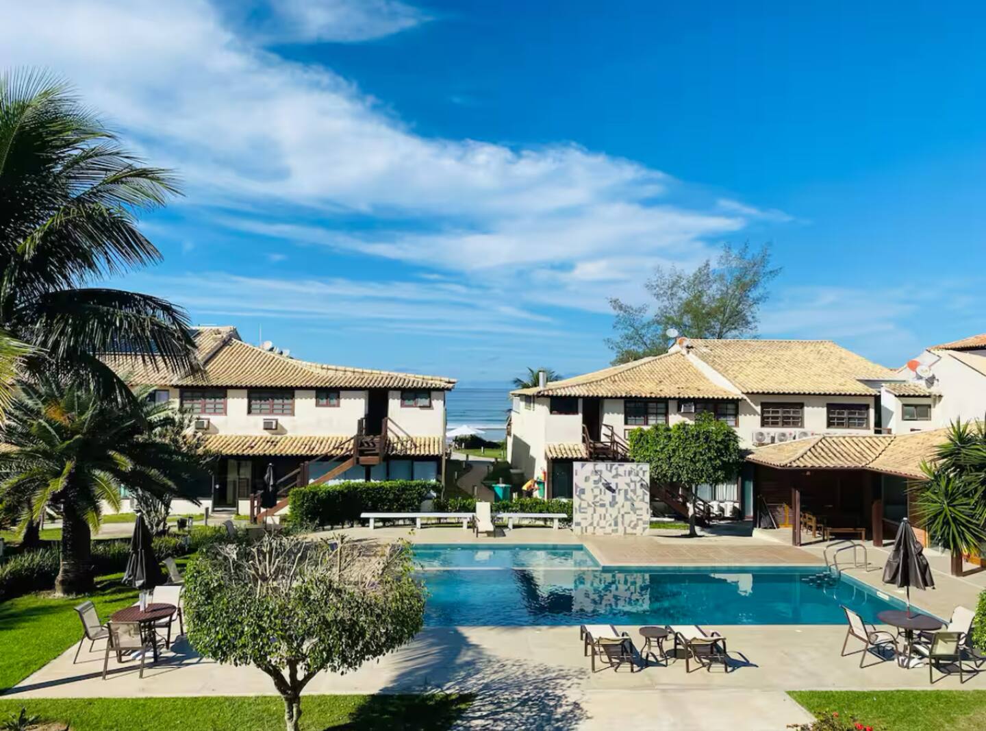 Casa para temporada pé na areia de Geribá com piscina, churraqueira e localização privelegiada e lazer para sua viagem.
