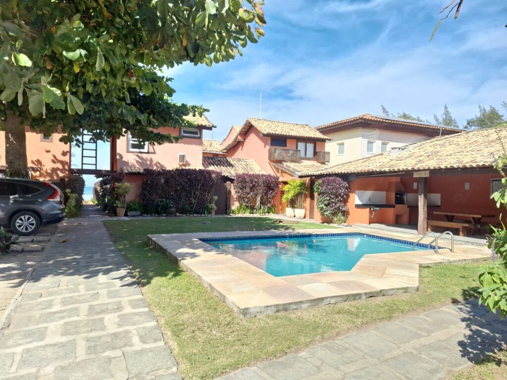 CASA EM FRENTE A PRAIA DE GERIBÁ
