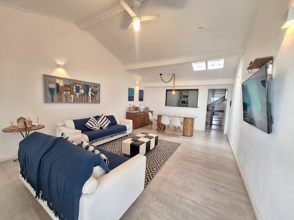 CASA PÉ NA AREIA COM VISTA PARA O MAR EM GERIBÁ – BÚZIOS