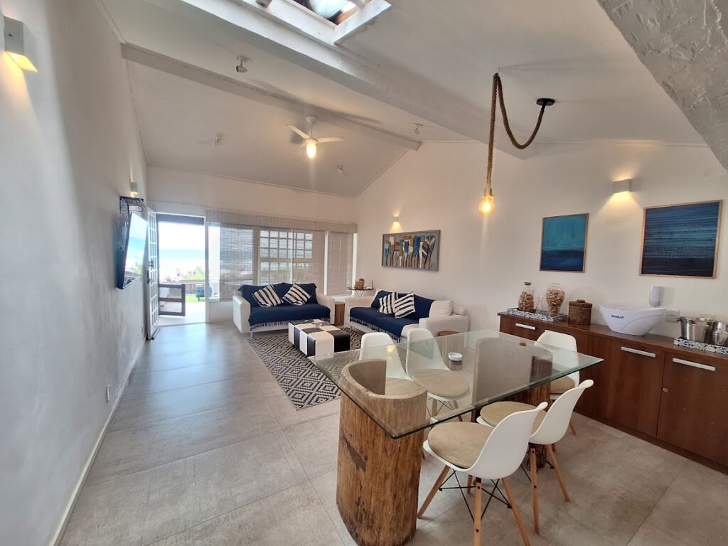 CASA PÉ NA AREIA COM VISTA PARA O MAR EM GERIBÁ – BÚZIOS