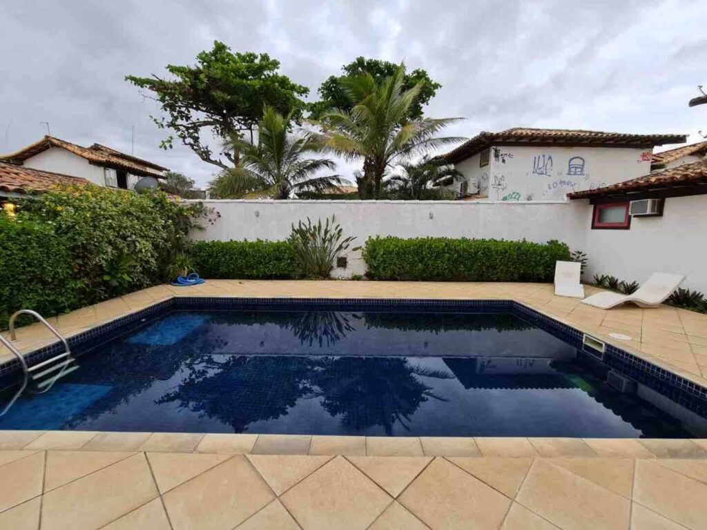 CASA PÉ NA AREIA COM VISTA PARA O MAR EM GERIBÁ – BÚZIOS