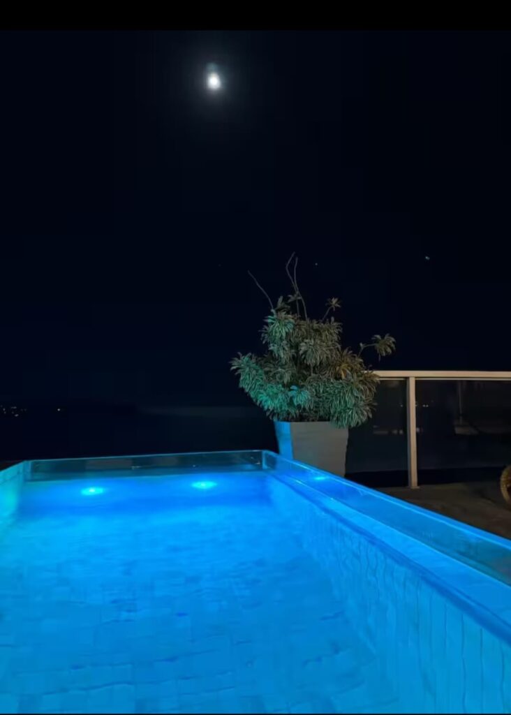CASA EM BÚZIOS COM VISTA PARA MAR