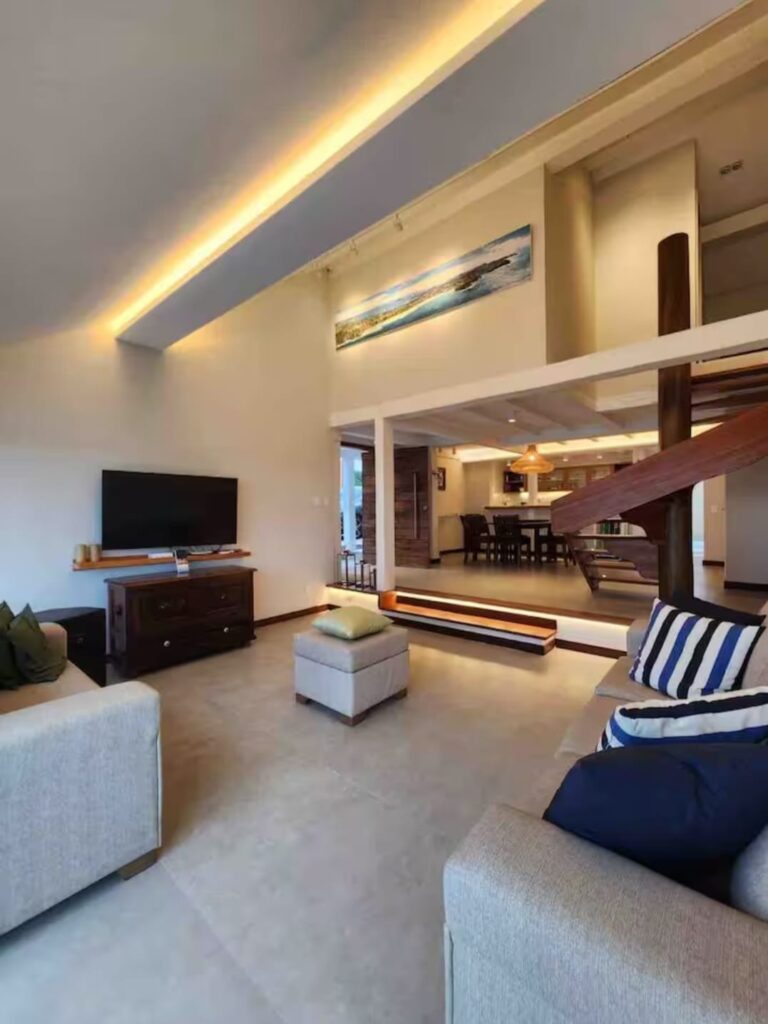 CASA EM BÚZIOS COM VISTA PARA MAR