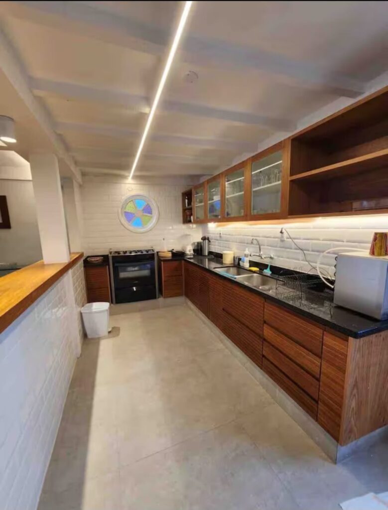 CASA EM BÚZIOS COM VISTA PARA MAR