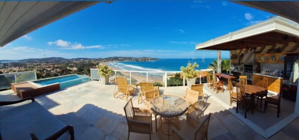 CASA EM BÚZIOS COM VISTA PARA MAR