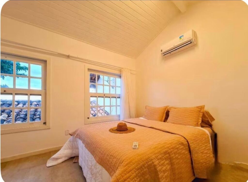 CASA PÉ NA AREIA COM VISTA PARA O MAR EM GERIBÁ – BÚZIOS