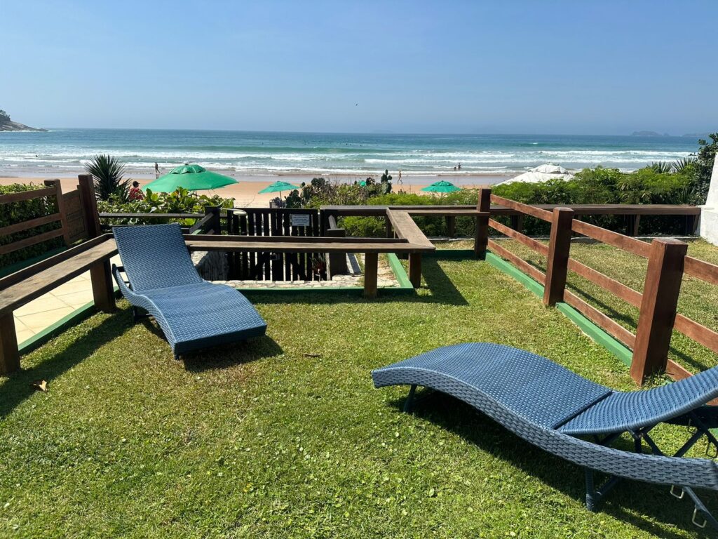 CASA PÉ NA AREIA COM VISTA PARA O MAR EM GERIBÁ – BÚZIOS