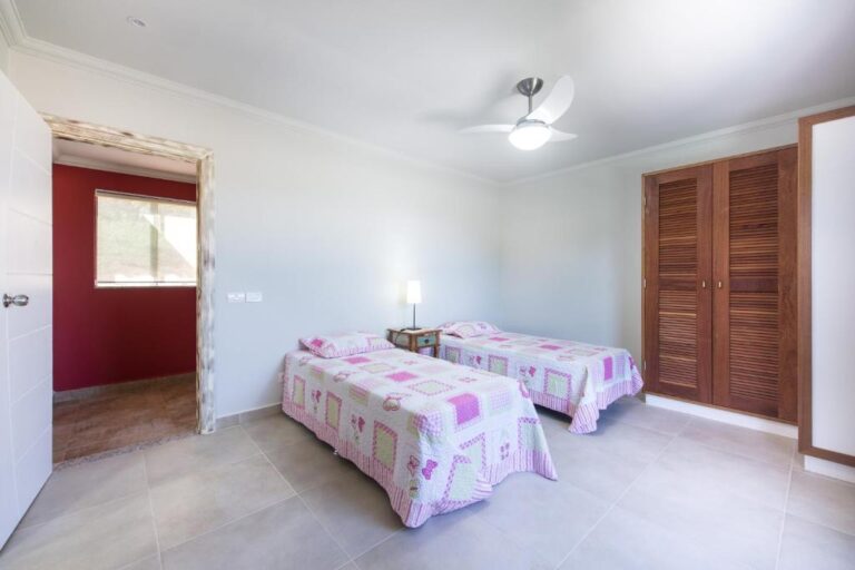 Quarto confortável de casa para temporada em João Fernandes, Búzios, ideal para aluguel por temporada