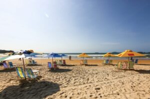 bairros de Búzios como Geribá, João Fernandes e Ferradura, ideais para morar e investir