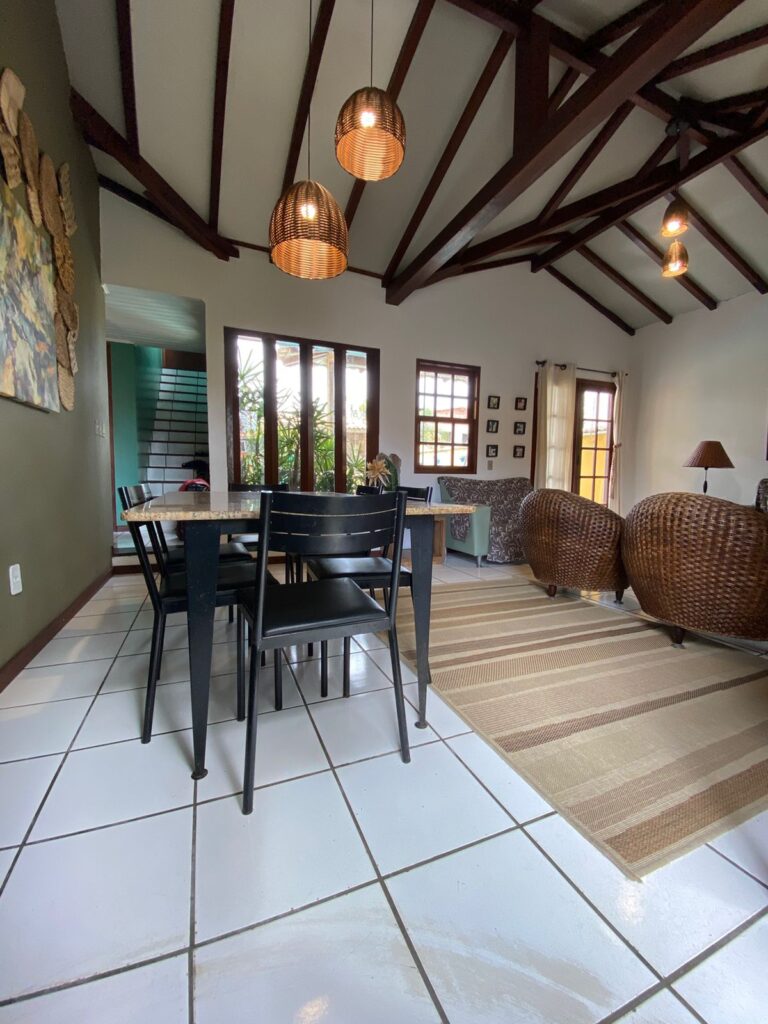 CASA PARA 8 PESSOAS COM PISCINA