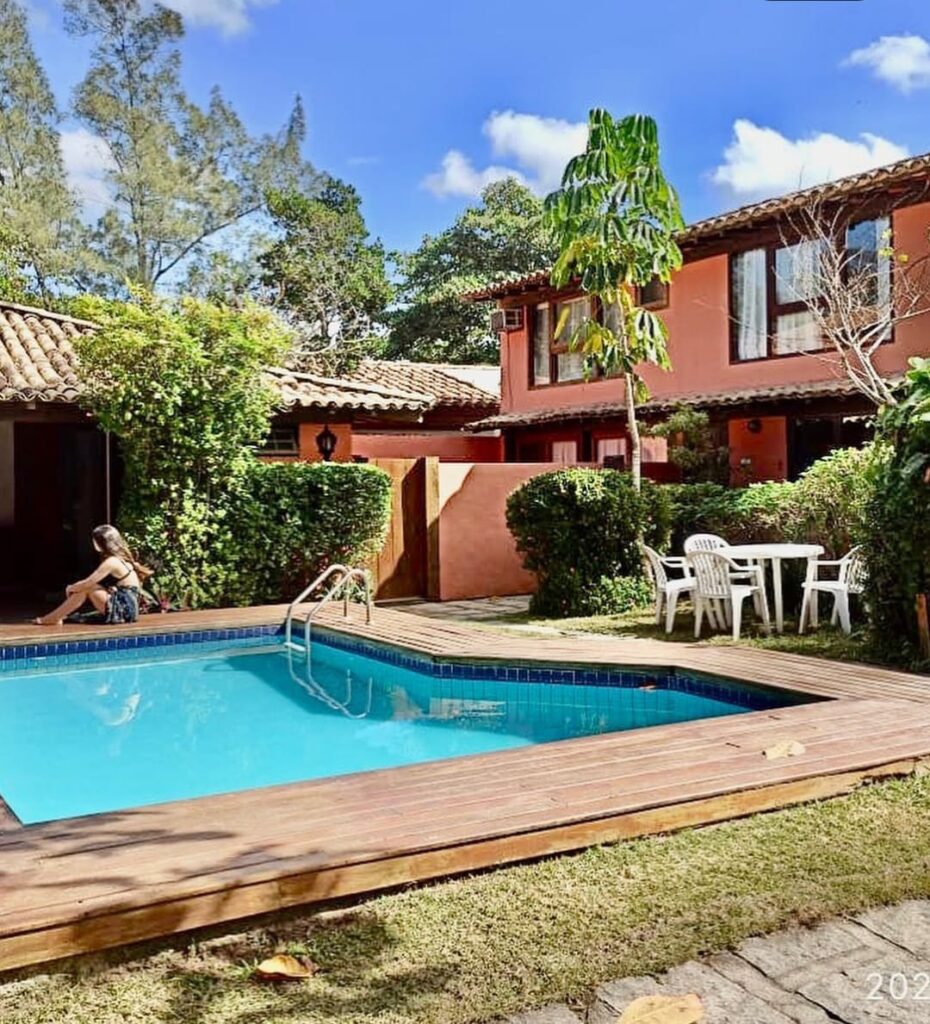 CASA EM FRENTE A PRAIA DE GERIBÁ EM BÚZIOS COM 4 SUÍTES PARA14 PESSOAS