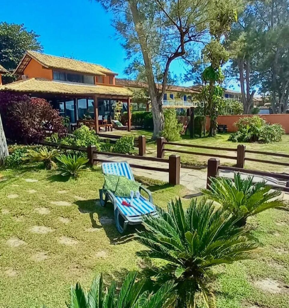 CASA EM FRENTE A PRAIA DE GERIBÁ EM BÚZIOS COM 4 SUÍTES PARA14 PESSOAS