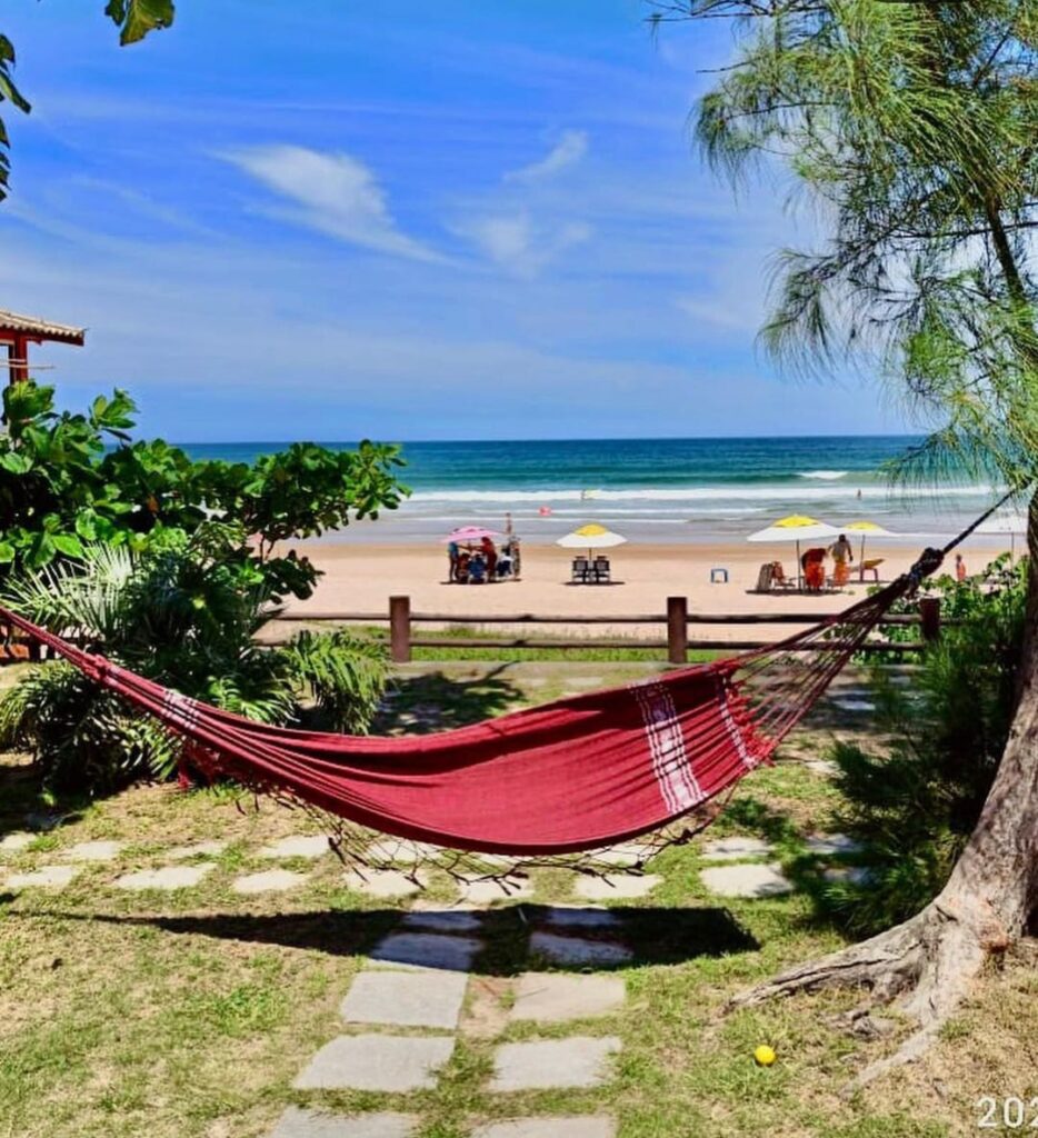 CASA EM FRENTE A PRAIA DE GERIBÁ EM BÚZIOS COM 4 SUÍTES PARA14 PESSOAS