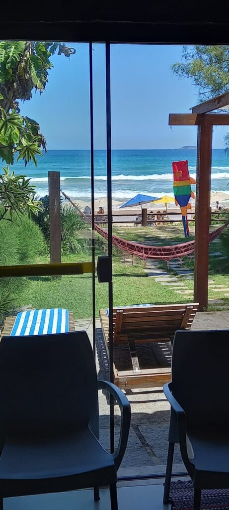 CASA EM FRENTE A PRAIA DE GERIBÁ EM BÚZIOS COM 4 SUÍTES PARA14 PESSOAS