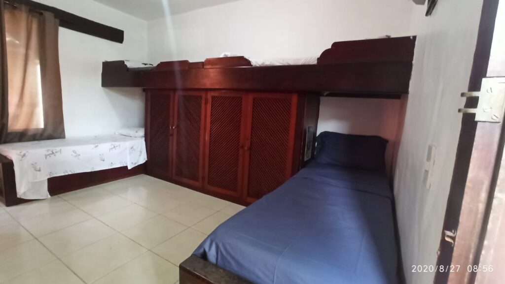 CASA EM FRENTE A PRAIA DE GERIBÁ EM BÚZIOS COM 4 SUÍTES PARA14 PESSOAS