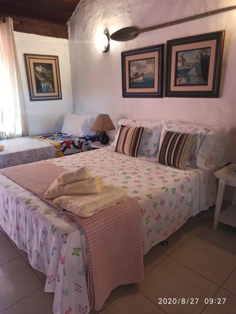 CASA EM FRENTE A PRAIA DE GERIBÁ EM BÚZIOS COM 4 SUÍTES PARA14 PESSOAS