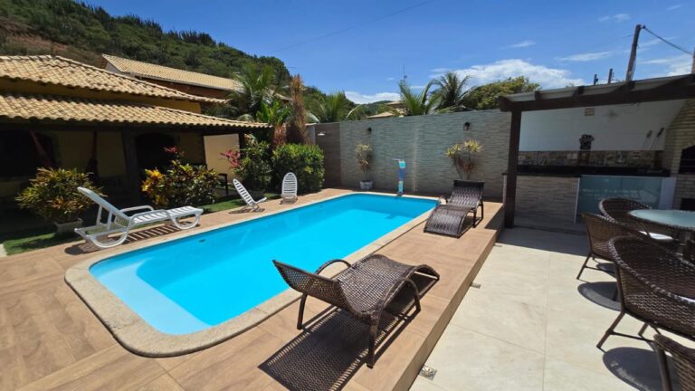 Casa para temporada em Búzios perto da Praia de Tucuns com piscina