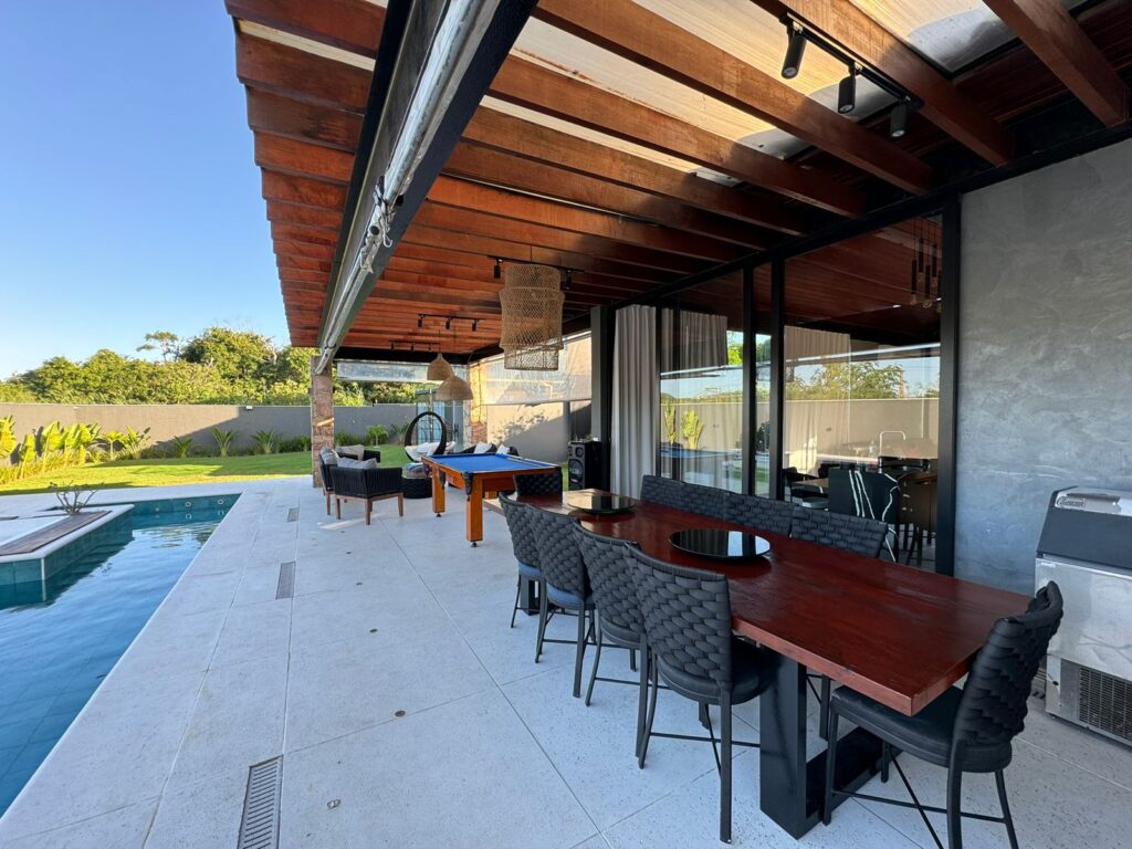 CASA COM PISCINA E 5 SUÍTES PARA 17 PESSOAS EM BÚZIOS