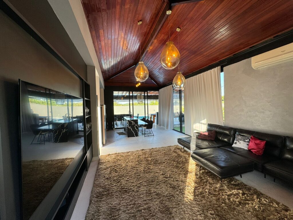 CASA COM PISCINA E 5 SUÍTES PARA 17 PESSOAS EM BÚZIOS