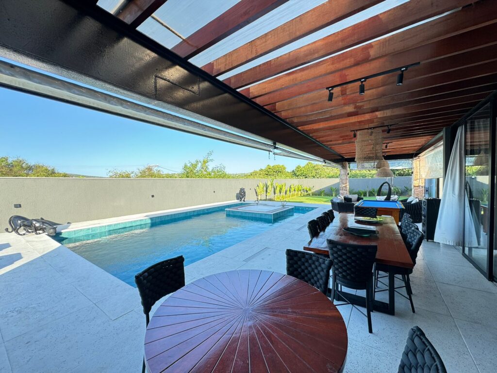 CASA COM PISCINA E 5 SUÍTES PARA 17 PESSOAS EM BÚZIOS