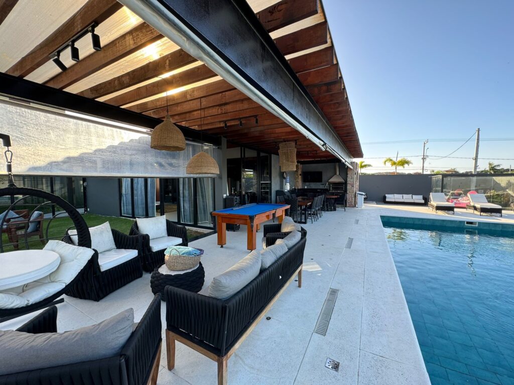 CASA COM PISCINA E 5 SUÍTES PARA 17 PESSOAS EM BÚZIOS
