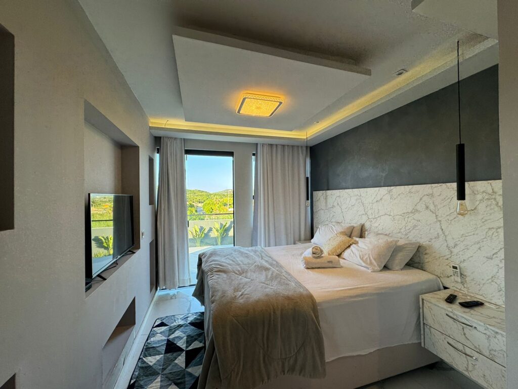 CASA COM PISCINA E 5 SUÍTES PARA 17 PESSOAS EM BÚZIOS