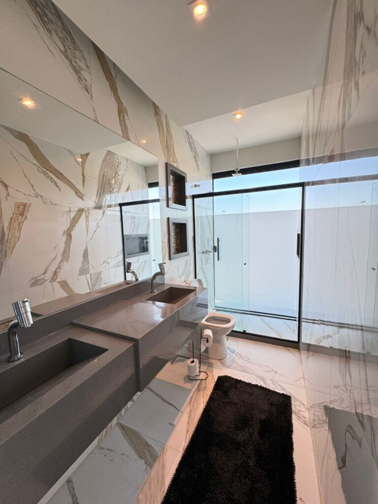 CASA COM PISCINA E 5 SUÍTES PARA 17 PESSOAS EM BÚZIOS