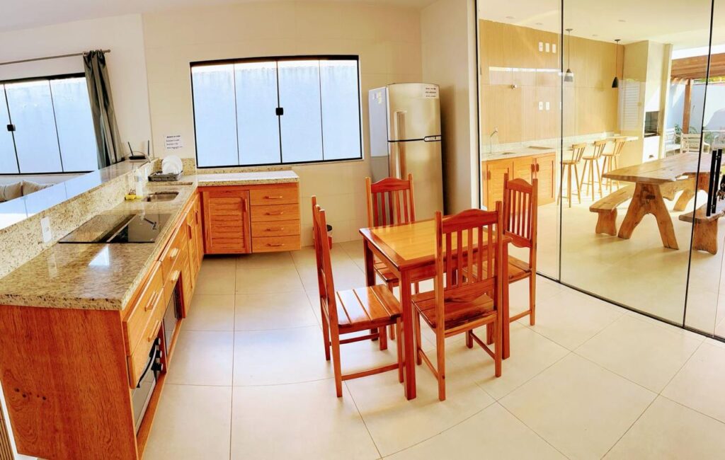 CASA EM BÚZIOS COM PISCINA PARA ATÉ 12 PESSOAS