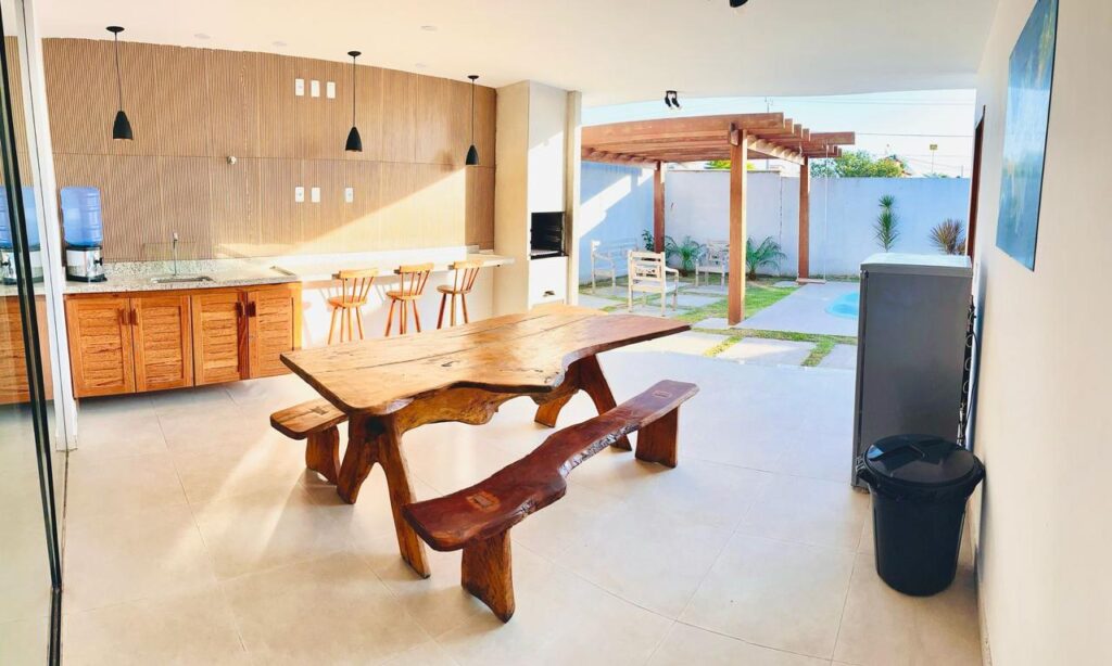 CASA EM BÚZIOS COM PISCINA PARA ATÉ 12 PESSOAS