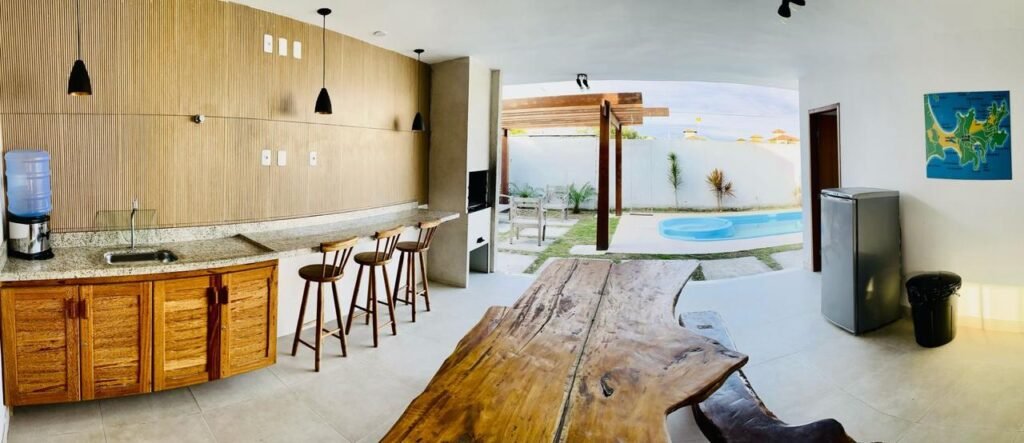 Casa à Venda em Búzios com 3 Suítes, Piscina Próxima à Praia de Geribá
