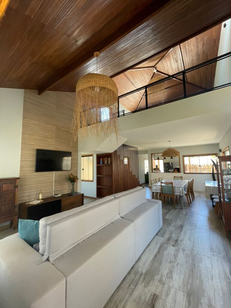 ALUGUEL DE CASA EM BÚZIOS COM PISCINA E HIDRO PARA 14 PESSOAS