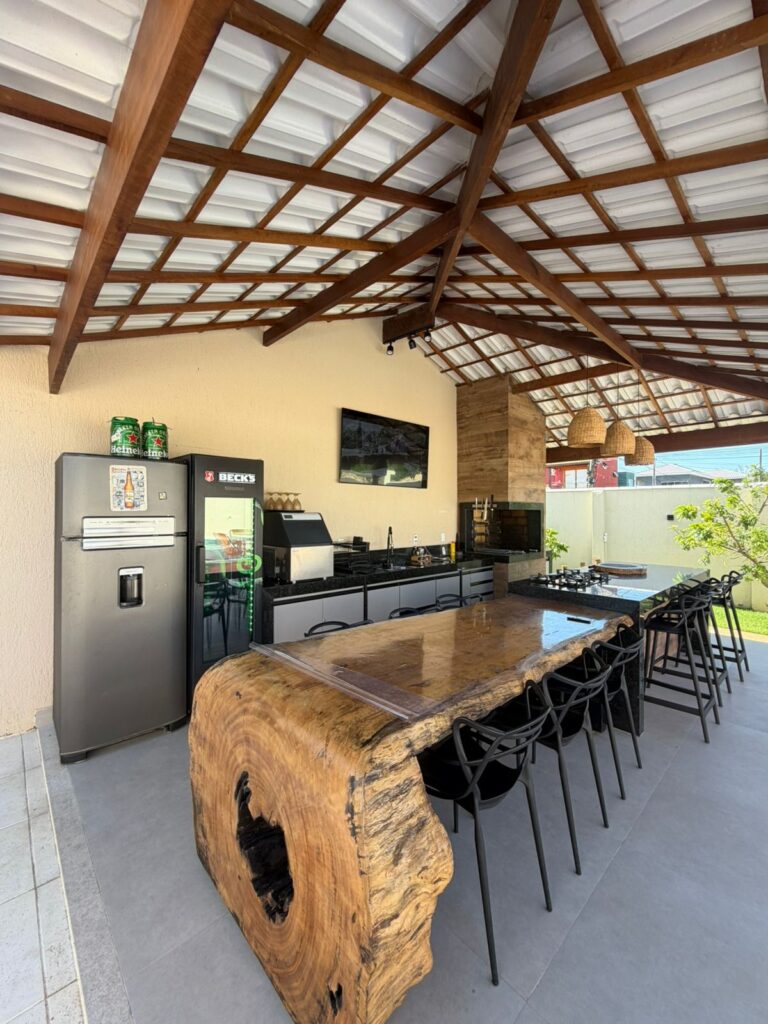 ALUGUEL DE CASA EM BÚZIOS COM PISCINA E HIDRO PARA 14 PESSOAS