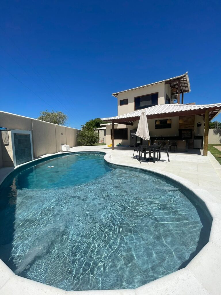 ALUGUEL DE CASA EM BÚZIOS COM PISCINA E HIDRO PARA 14 PESSOAS