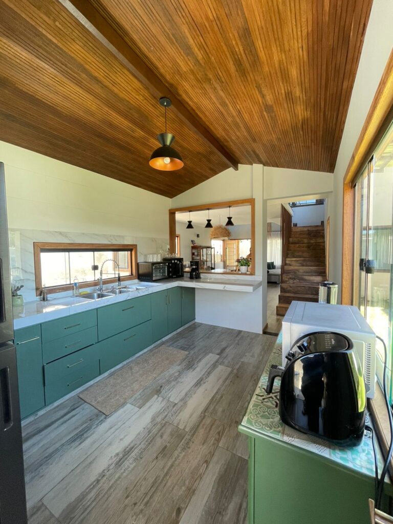 ALUGUEL DE CASA EM BÚZIOS COM PISCINA E HIDRO PARA 14 PESSOAS