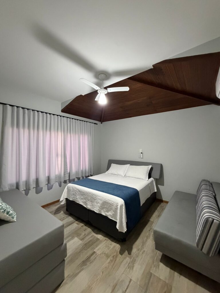 ALUGUEL DE CASA EM BÚZIOS COM PISCINA E HIDRO PARA 14 PESSOAS