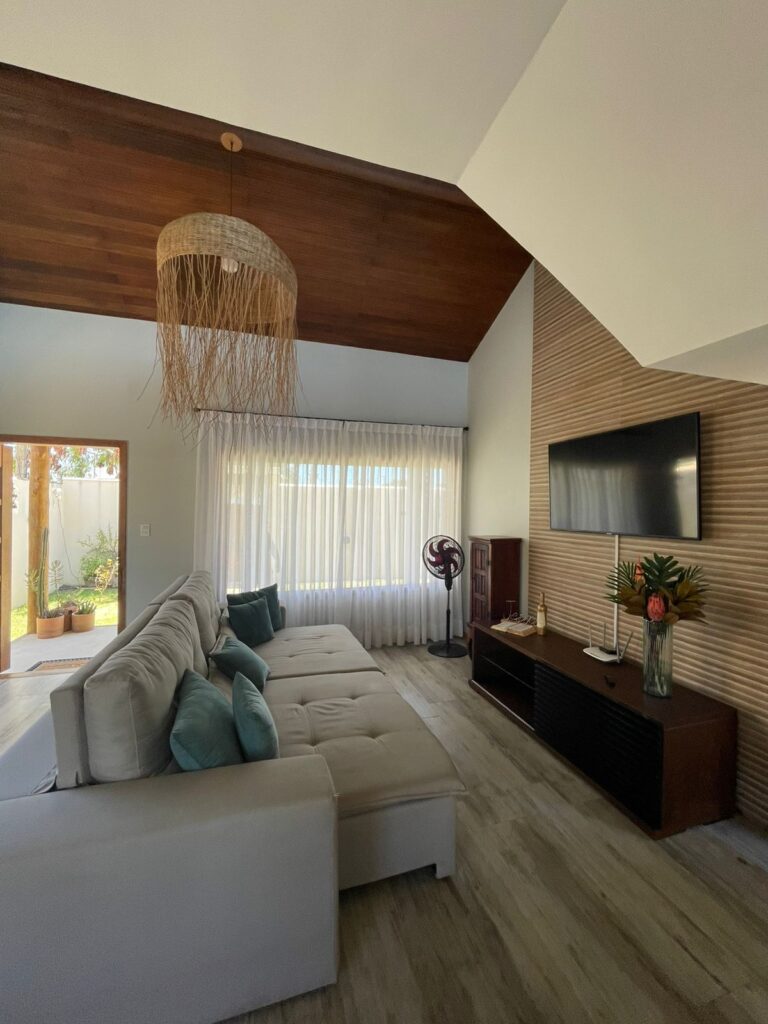 ALUGUEL DE CASA EM BÚZIOS COM PISCINA E HIDRO PARA 14 PESSOAS