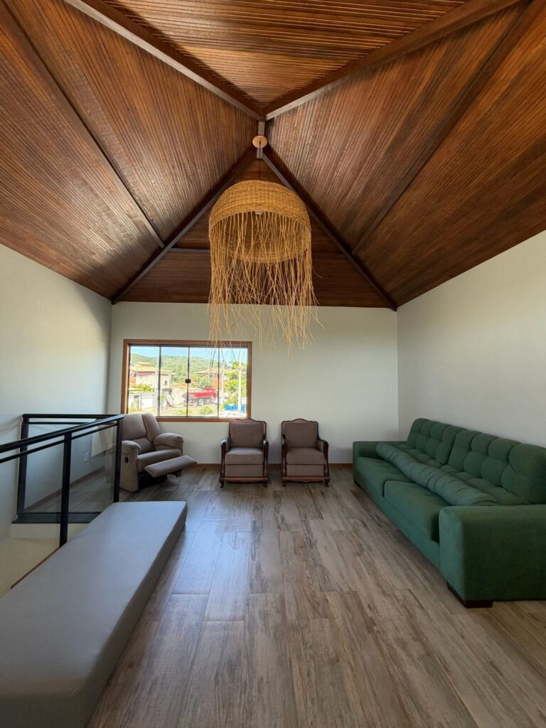 ALUGUEL DE CASA EM BÚZIOS COM PISCINA E HIDRO PARA 14 PESSOAS