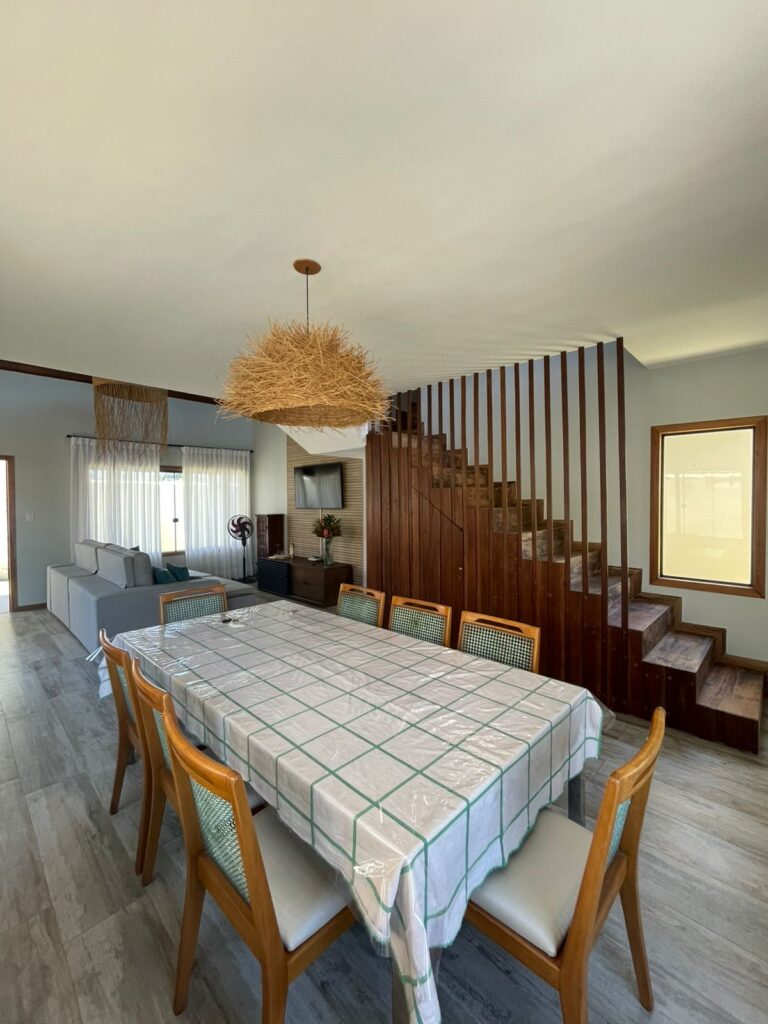 ALUGUEL DE CASA EM BÚZIOS COM PISCINA E HIDRO PARA 14 PESSOAS