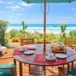 Casa à venda em Búzios com piscina e vista para o mar