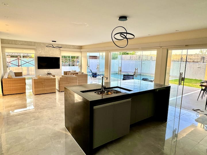 CASA PARA TEMPORADA EM BÚZIOS COM 5 SUÍTES