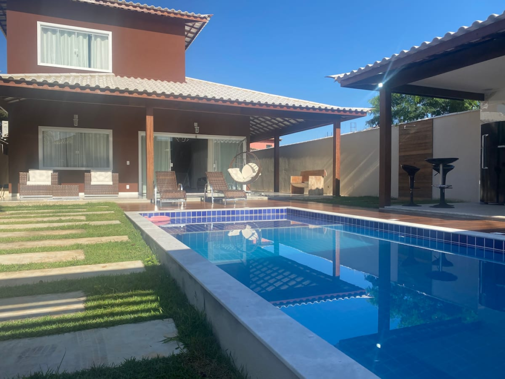 CASA COM PISCINA NO BOSQUE DE BÚZIOS