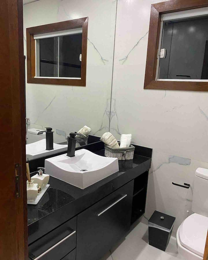 CASA COM PISCINA NO BOSQUE DE BÚZIOS