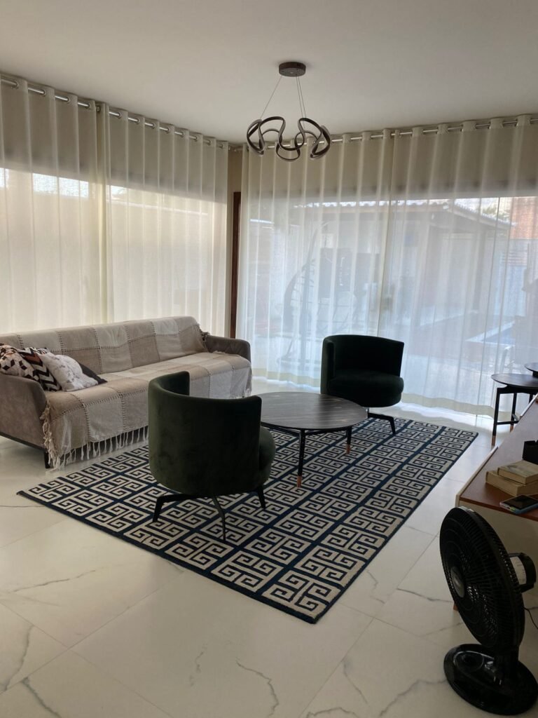 CASA COM PISCINA NO BOSQUE DE BÚZIOS